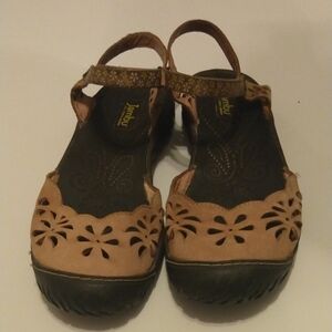 Jambu Women's Floral Cutout Sandals - Tan